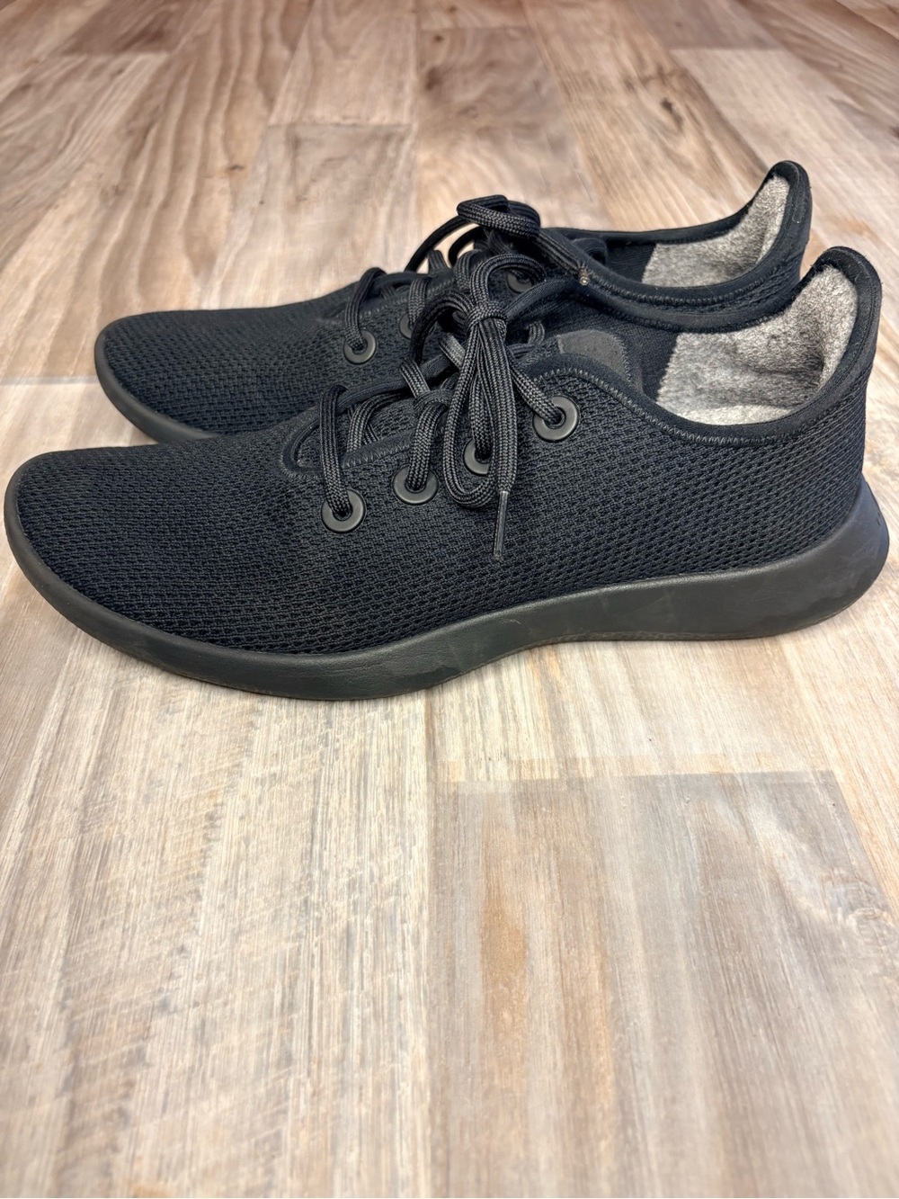 Allbirds Men’s ‘Tree Runner’ Black Knit Lace-Up Sneakers - Picture 5 of 8